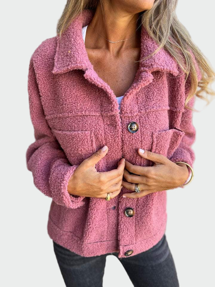 Elegante y abrigador abrigo para el otoño