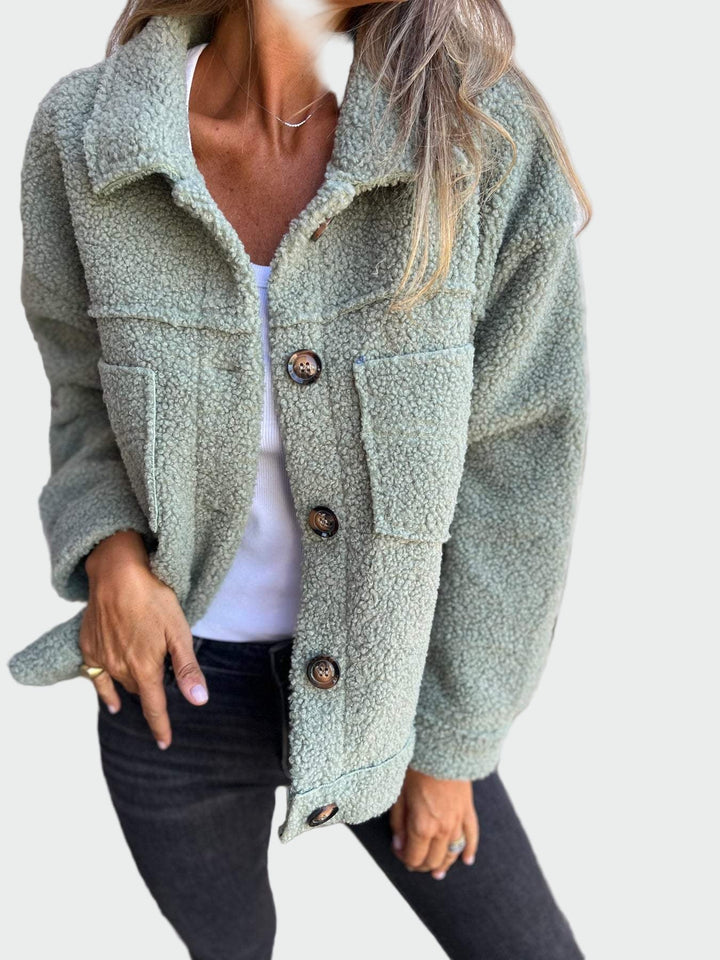 Elegante y abrigador abrigo para el otoño
