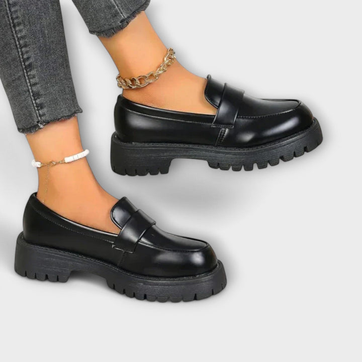 Mocasines femeninos con diseño ortopédico y tacones en raso