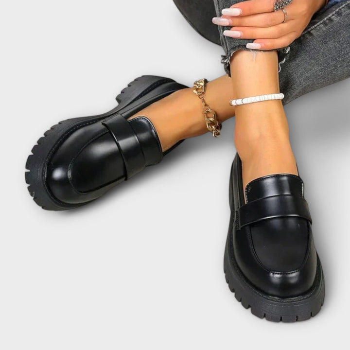 Mocasines femeninos con diseño ortopédico y tacones en raso