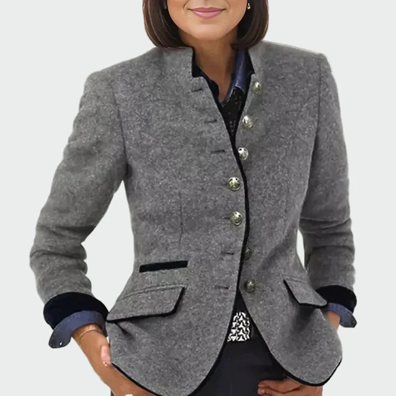 Chaqueta corta elegante con bolsillos