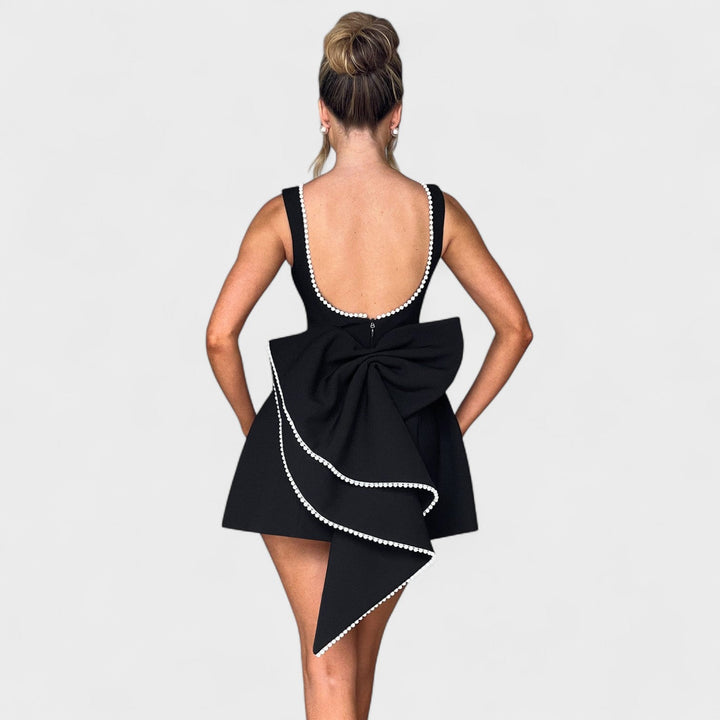 Carrie | Vestido mini con cinta de perlas