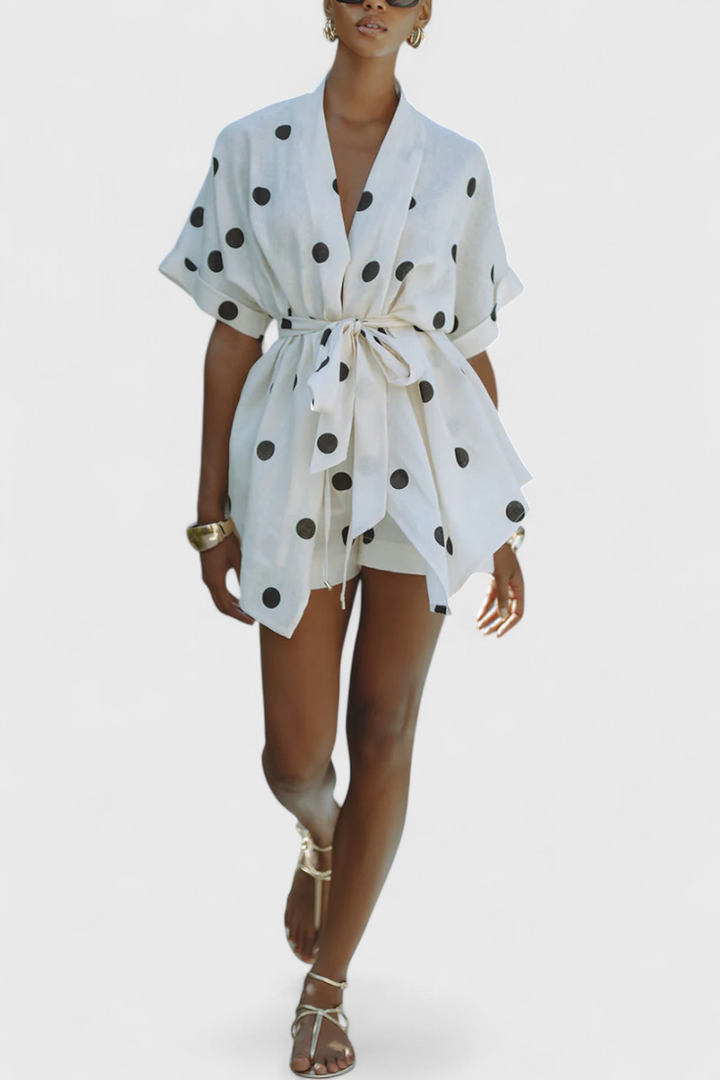 Avila | Conjunto de Kimono con Nudo y Shorts con Lunares