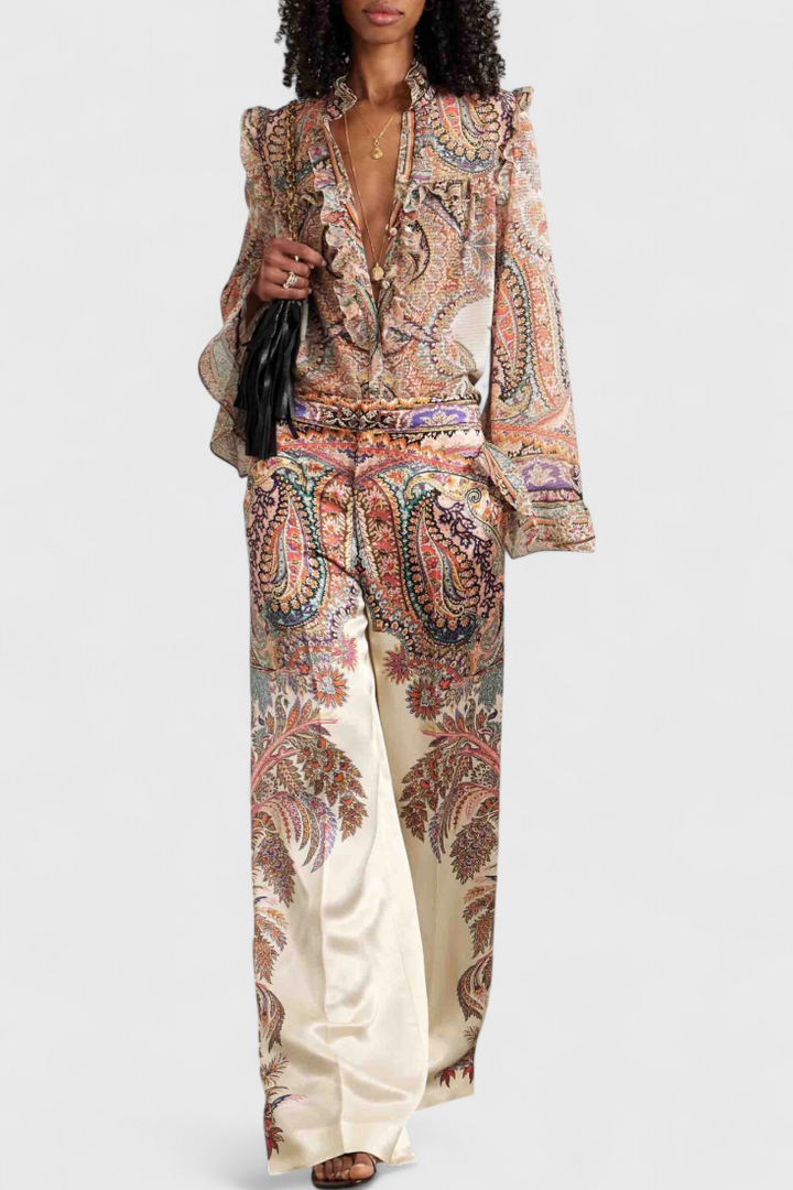 Finely | Conjunto con Blusa de Volantes y Estampado Vintage Paisley