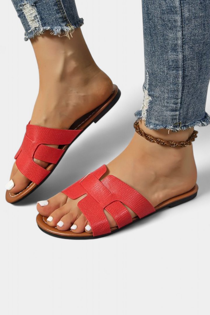 Silvia | Sandalias Planas con Diseño Clásico