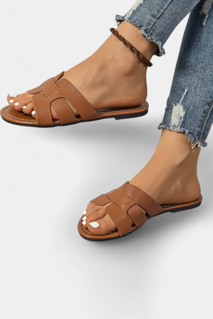 Silvia | Sandalias Planas con Diseño Clásico