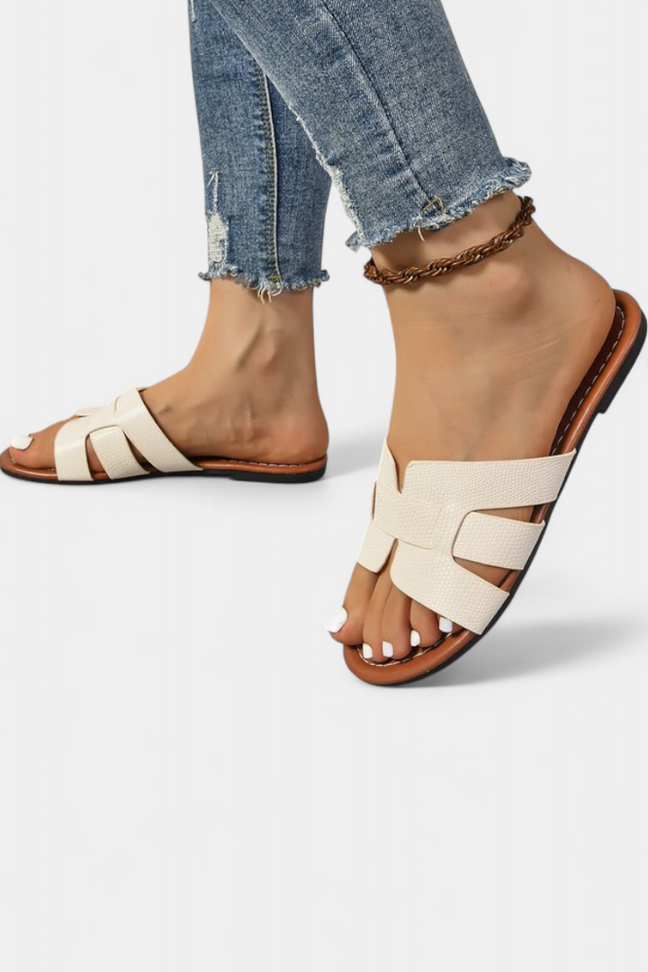 Silvia | Sandalias Planas con Diseño Clásico