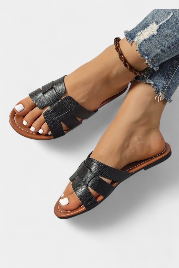 Silvia | Sandalias Planas con Diseño Clásico