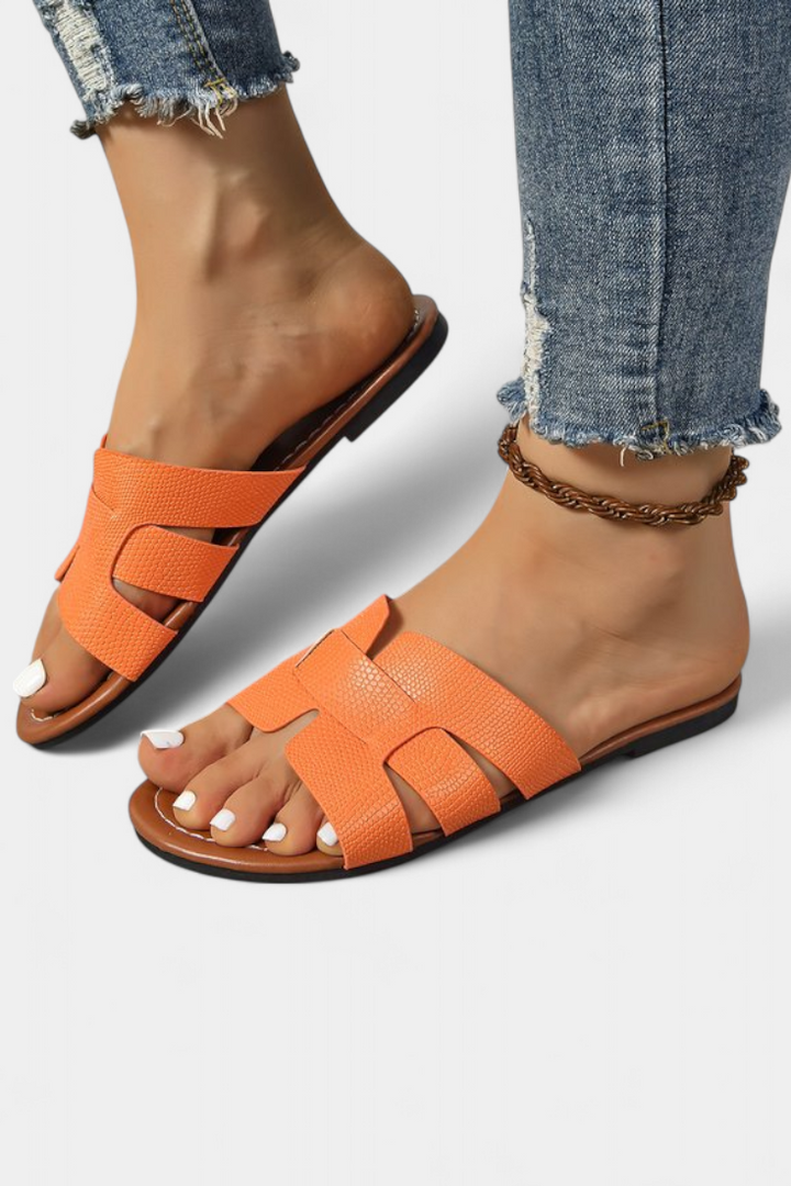 Silvia | Sandalias Planas con Diseño Clásico