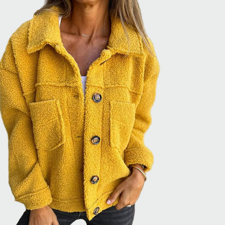 Elegante y abrigador abrigo para el otoño