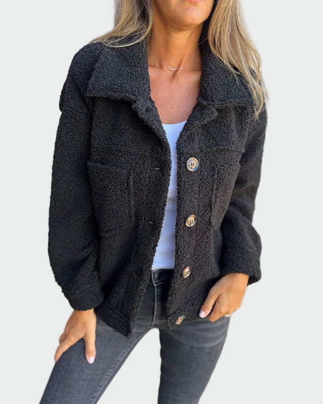 Elegante y abrigador abrigo para el otoño