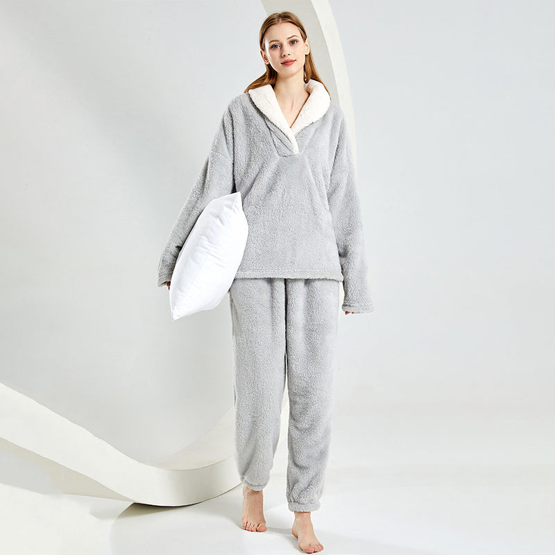 Pijama cálido de felpa para el invierno