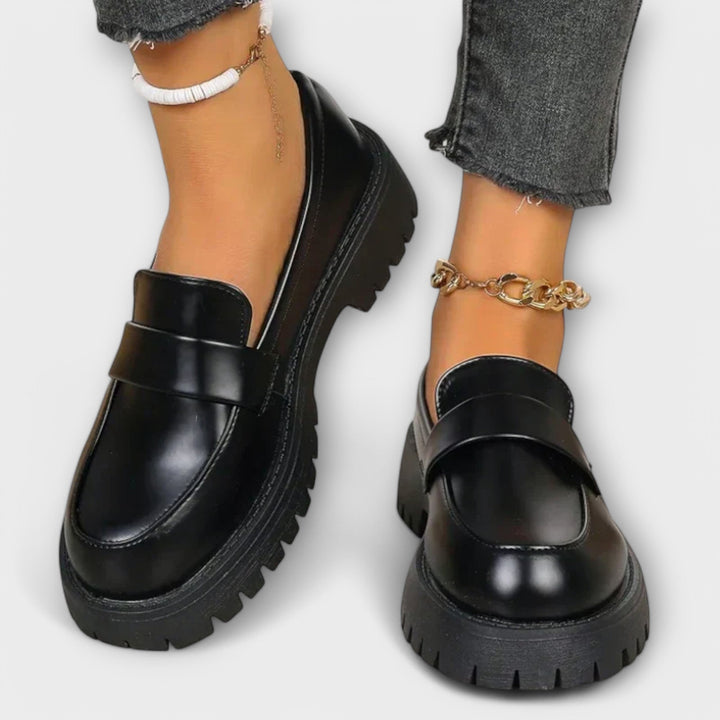 Mocasines femeninos con diseño ortopédico y tacones en raso